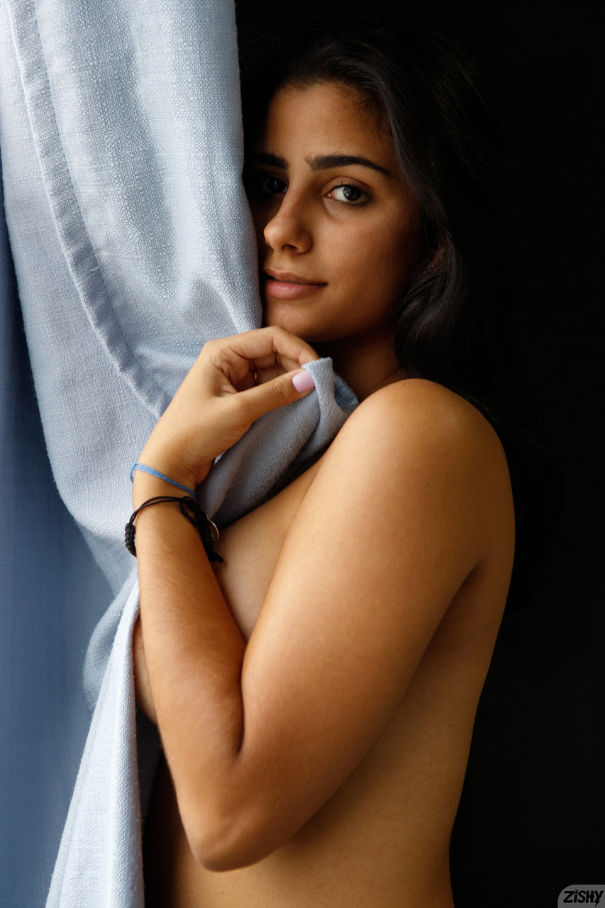 L'amabile pornostar dai capelli scuri Lissa Mendez scopre il suo collare e il suo sederino pieno di vita L'amabile pornostar dai capelli scuri Lissa Mendez scopre il suo collare e il suo sederino pieno di vita